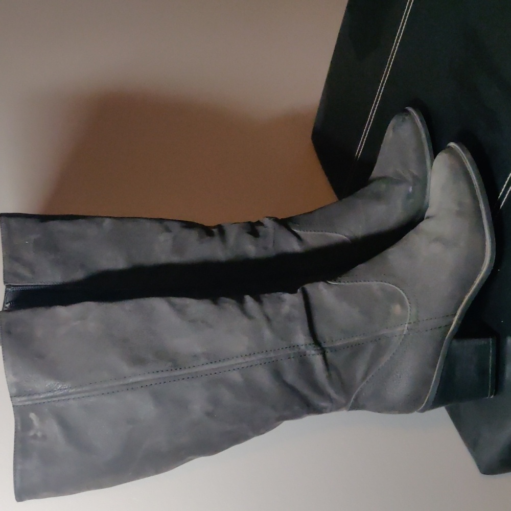 Uptown Black/Gray Suede Boots 10